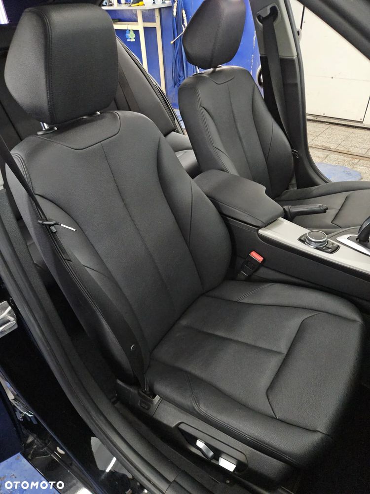 BMW Seria 3 320i GPF xDrive - 13