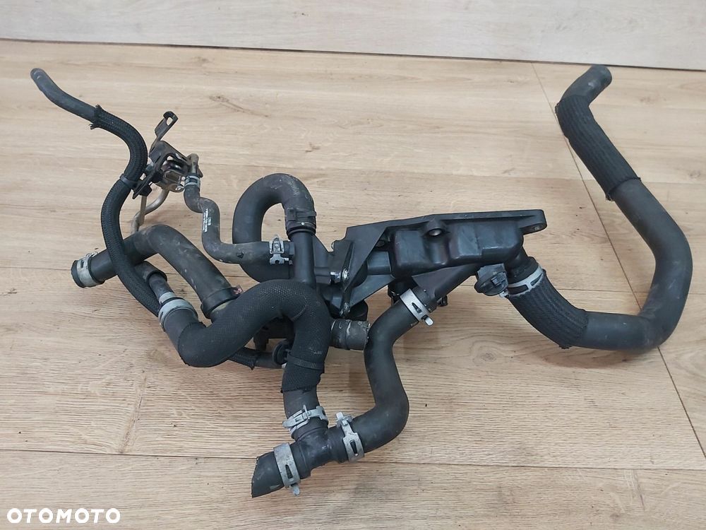 Nissan Juke I F15 Pulsar Qashqai J11 obudowa termostatu 1,2 DIG-T przewód - 1