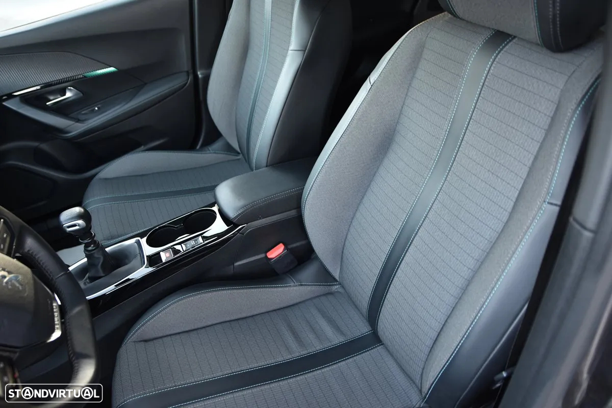 Peugeot 2008 1.2 PureTech Allure Pack - 19