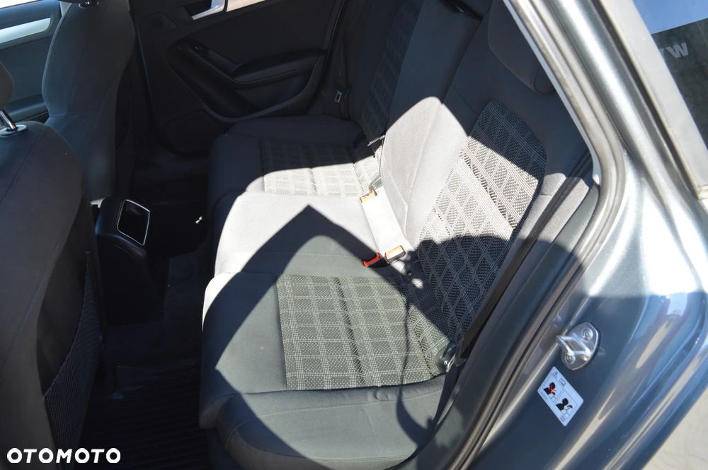 Audi A4 Avant 2.0 TDI DPF quattro S tronic Attraction - 13