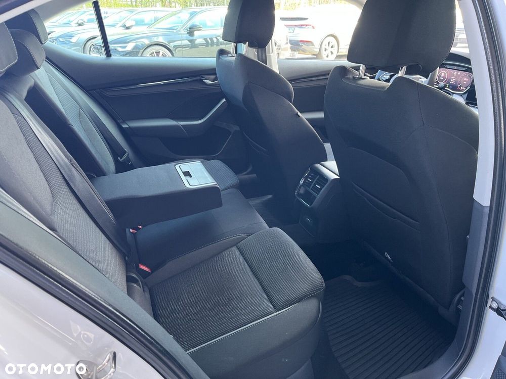 Skoda Octavia 2.0 TDI Selection DSG - 22