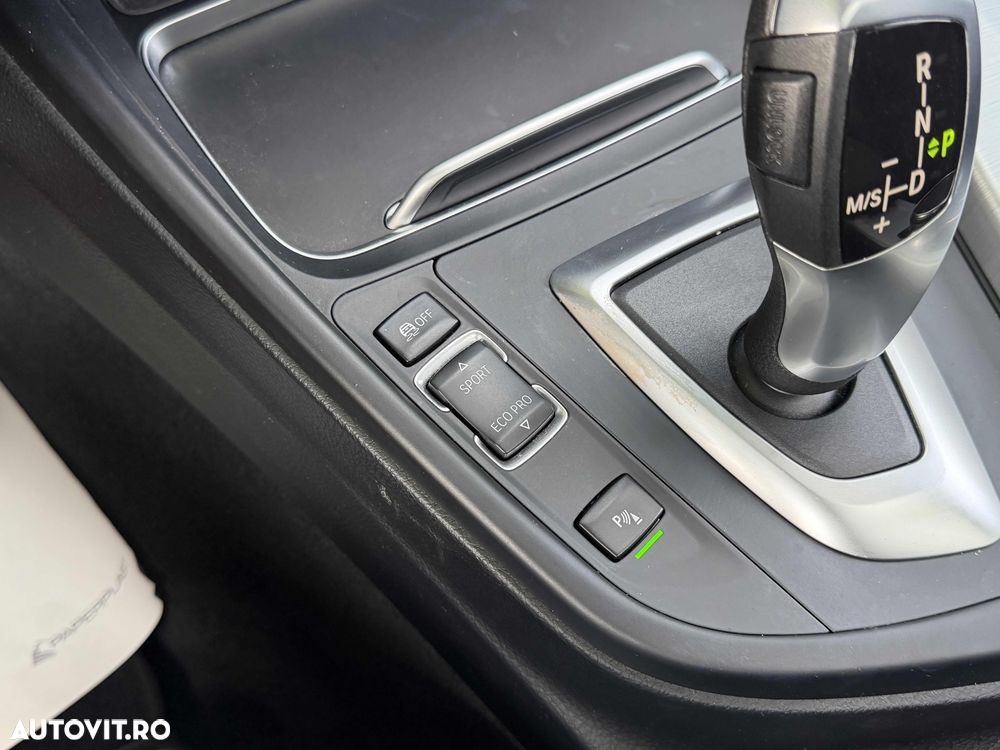 BMW Seria 3 318d Aut. Luxury Line - 27