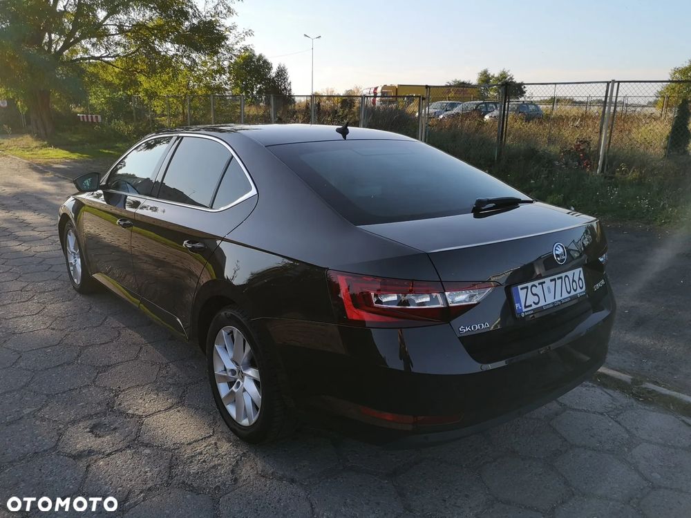 Skoda Superb 2.0 TDI DSG Premium Edition - 32