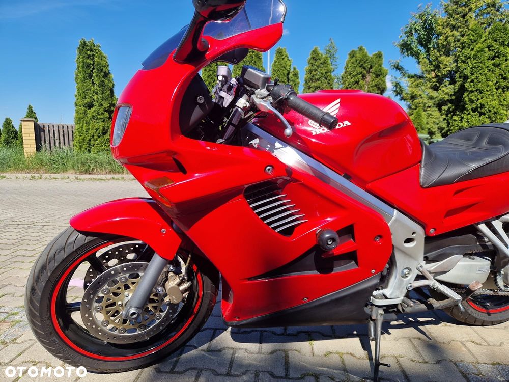 Honda VFR - 8