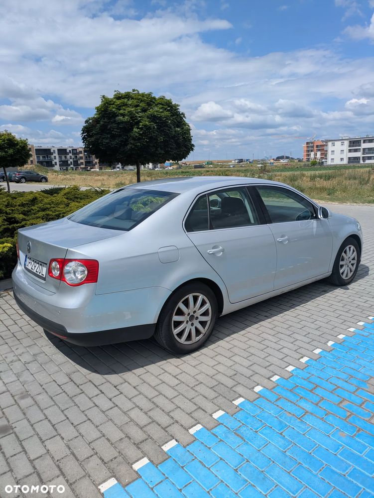 Volkswagen Jetta 1.6 Comfortline - 3
