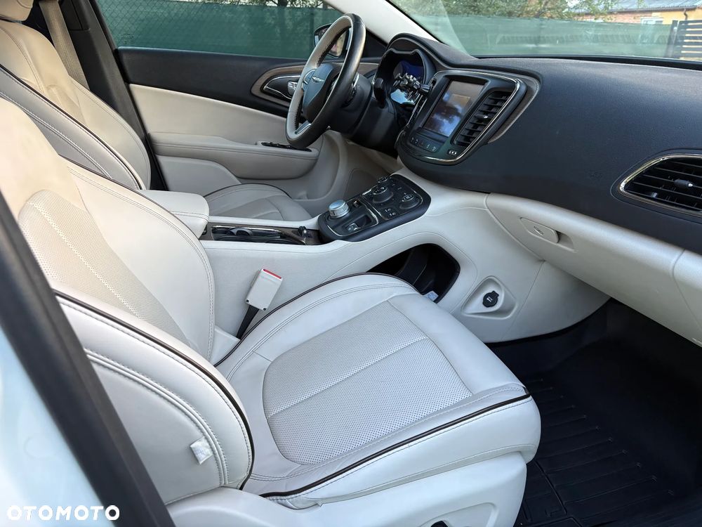 Chrysler 200 - 12