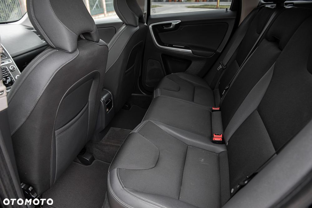 Volvo XC 60 D4 Momentum - 19