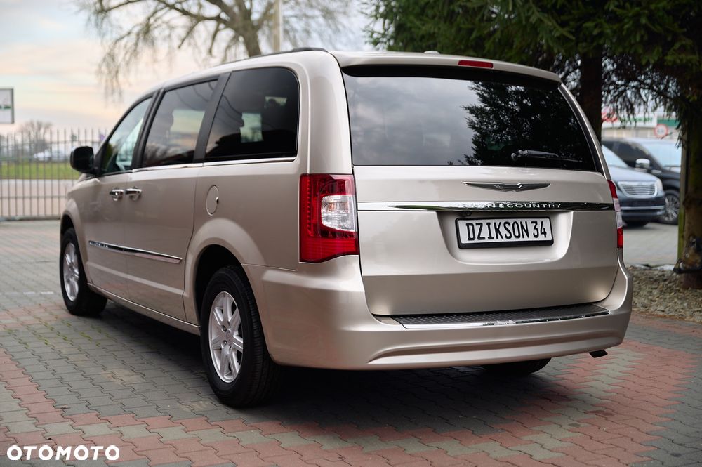 Chrysler Town & Country 3.6 Limited - 10