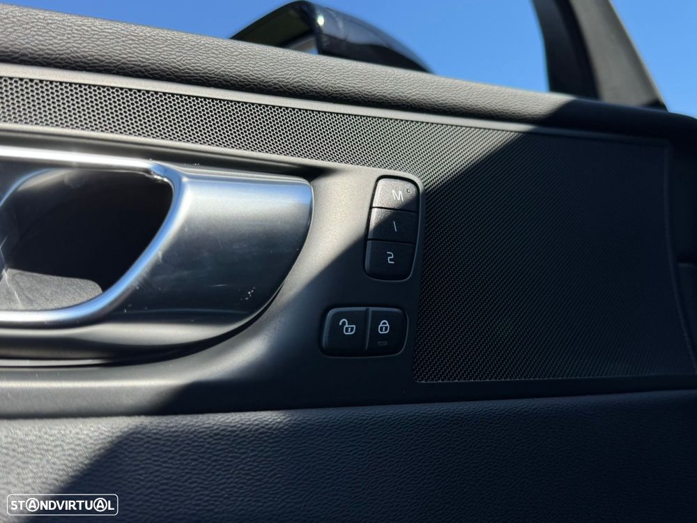 Volvo XC 60 2.0 T6 PHEV Black Edition AWD - 20