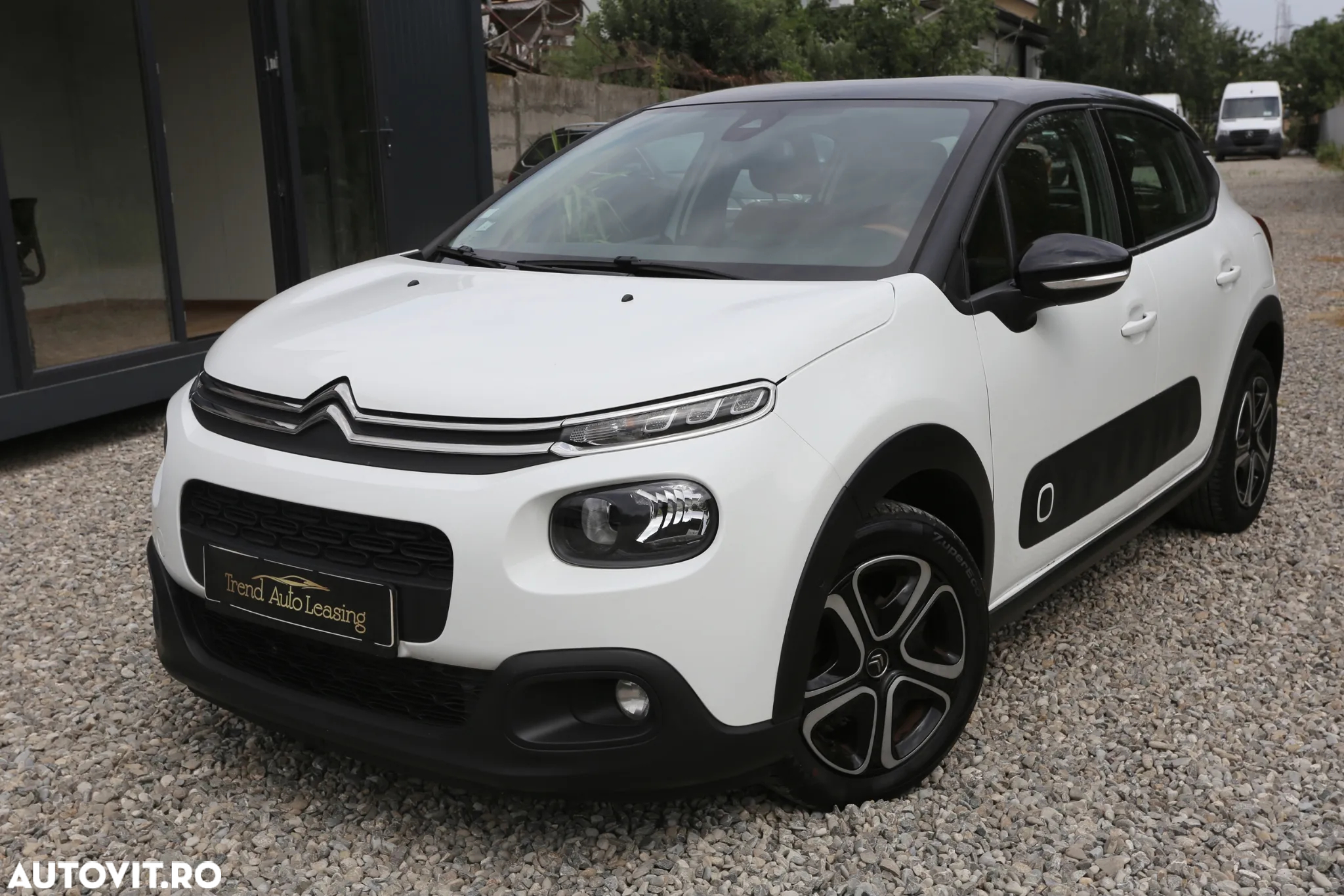 Citroën C3 1.2 PureTech BVM Shine - 3