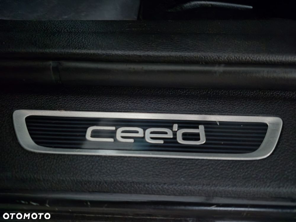 Kia Ceed 1.6 CRDi 128 Platinum Edition - 38