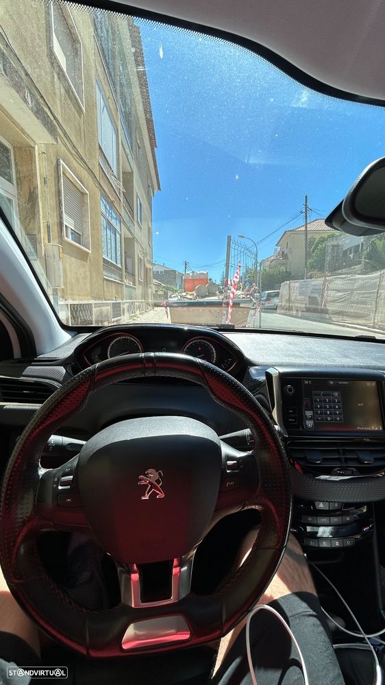 Peugeot 2008 1.2 PureTech GT Line - 11