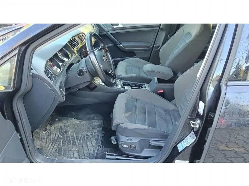 Volkswagen Golf - 22