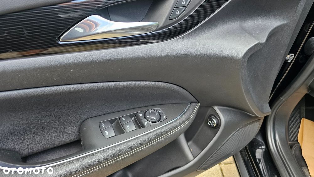 Opel Insignia 1.6 T Exclusive S&S - 11