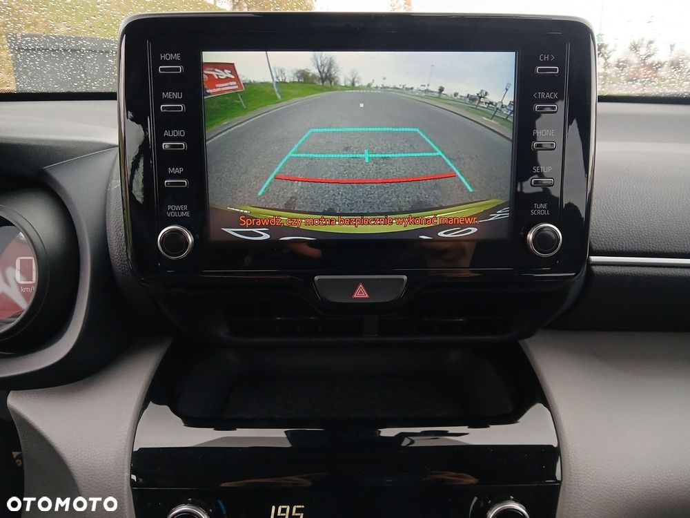 Toyota Yaris Cross Hybrid 1.5 Comfort 4x4 - 28