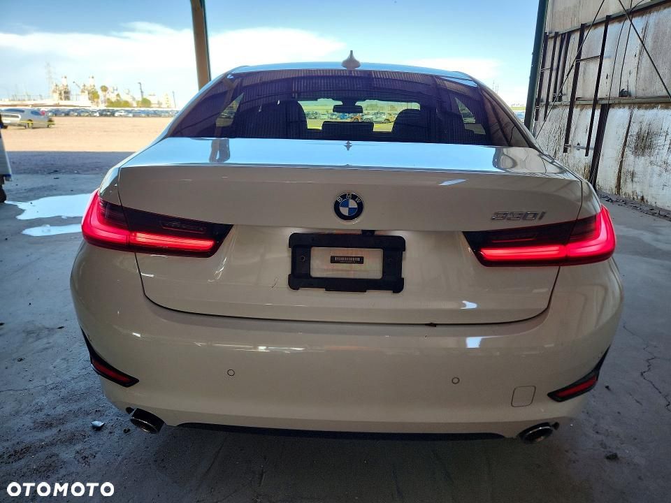 BMW Seria 3 330i Advantage sport - 4