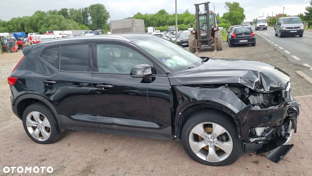 Volvo XC 40 T3 Geartronic Momentum Pro - 17