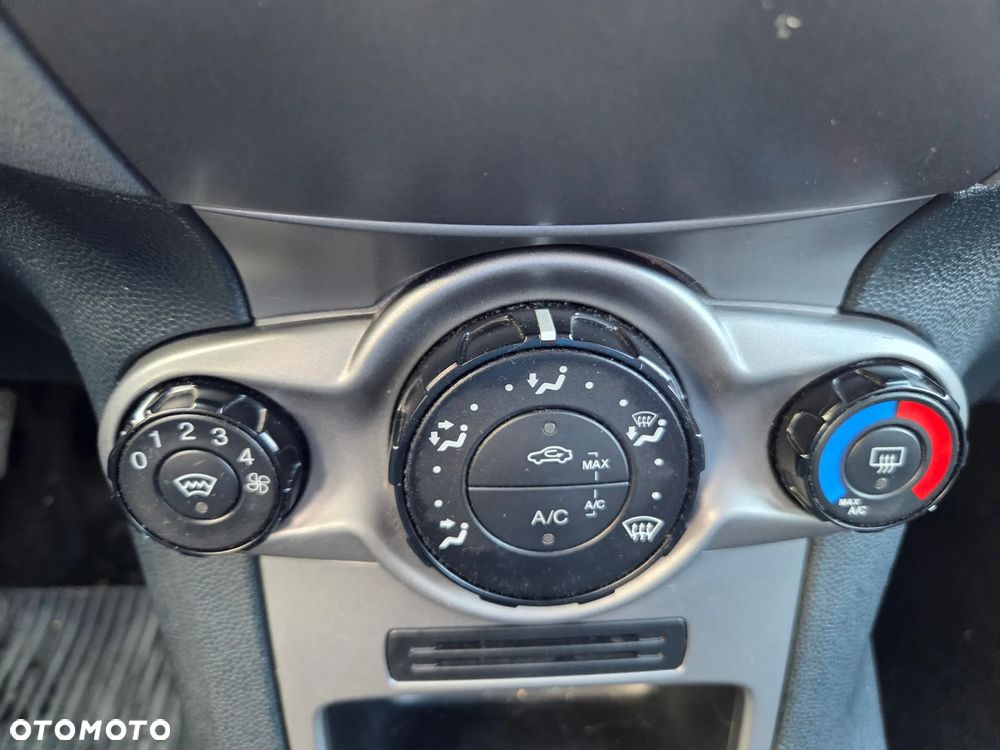 Ford Fiesta 1.25 Titanium EU6 - 13