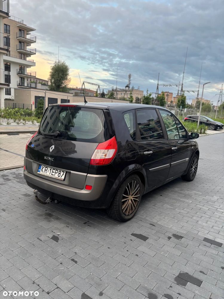Renault Scenic 2.0 Confort Privilege - 4