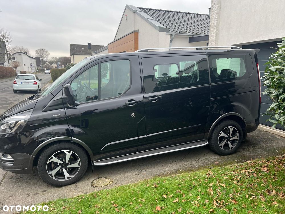 Ford Tourneo Custom - 1