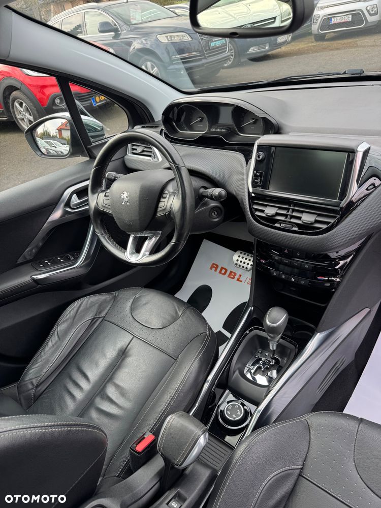 Peugeot 2008 1.2 Pure Tech GPF Signature S&S EAT6 - 32