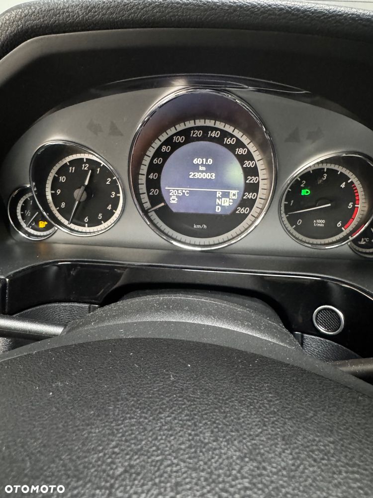 Mercedes-Benz Klasa E 350 CDI DPF 4Matic BlueEFFICIENCY 7G-TRONIC Avantgarde - 13