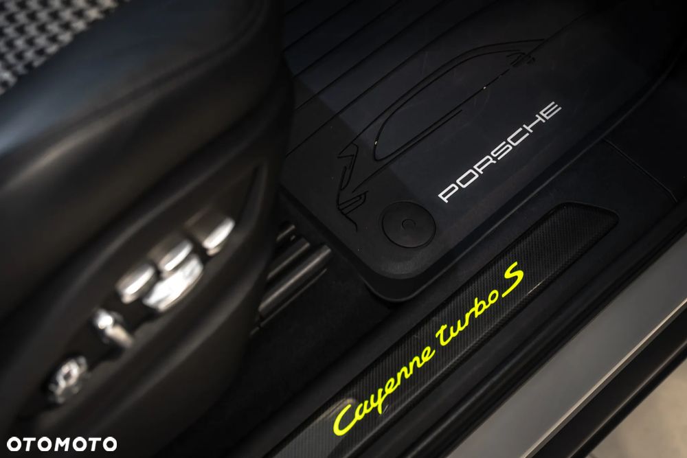 Porsche Cayenne - 38