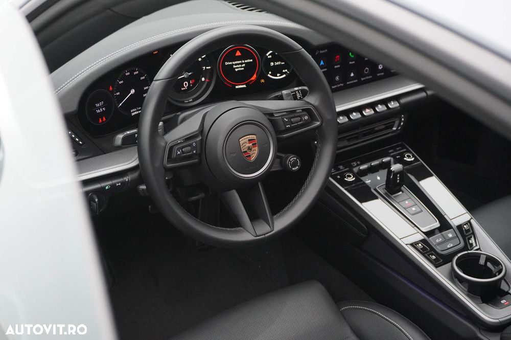 Porsche 911 Carrera 4 PDK - 17