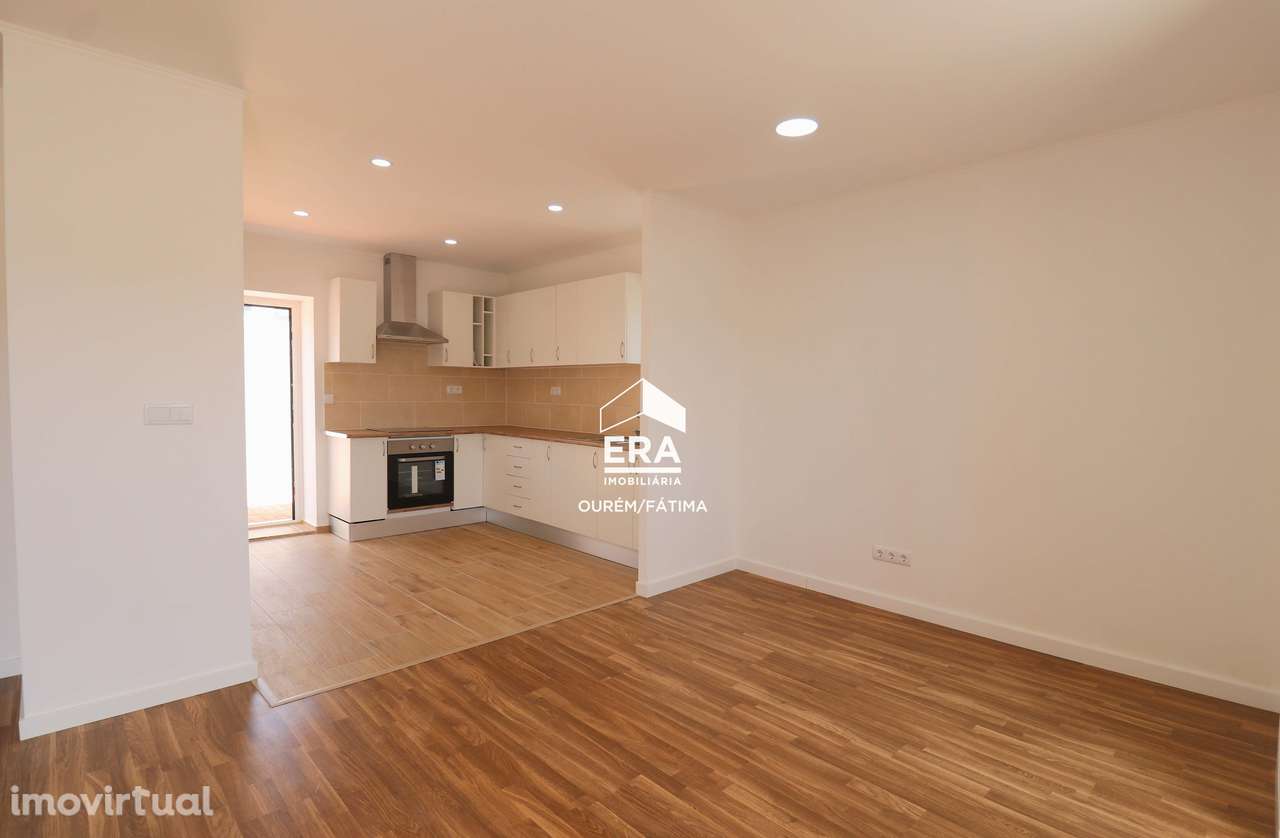 Moradia T2 em Urqueira, Ourém - Grande imagem: 5/18