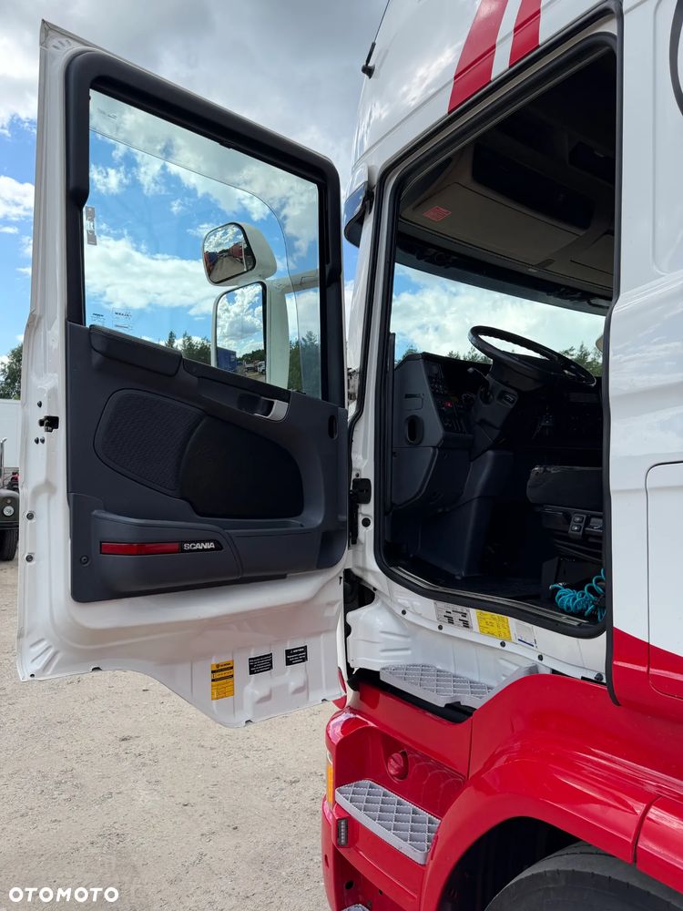 Scania R450 RETARDER / LED / KLIMA POSTOJOWA / MIKROFALA / ALUFELGI / ZBIORNIKI 1200 L / FULL SPOJLERY / NAWIGACJA / ŚLICZNA SCANIA / OD NOWOŚCI SPALANIE TYLKO 27 L / 11.2016 ROK !! - 17