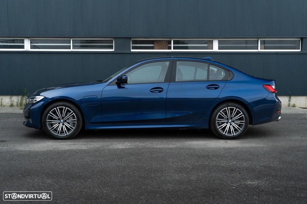 BMW 330 e Line Luxury Auto - 31