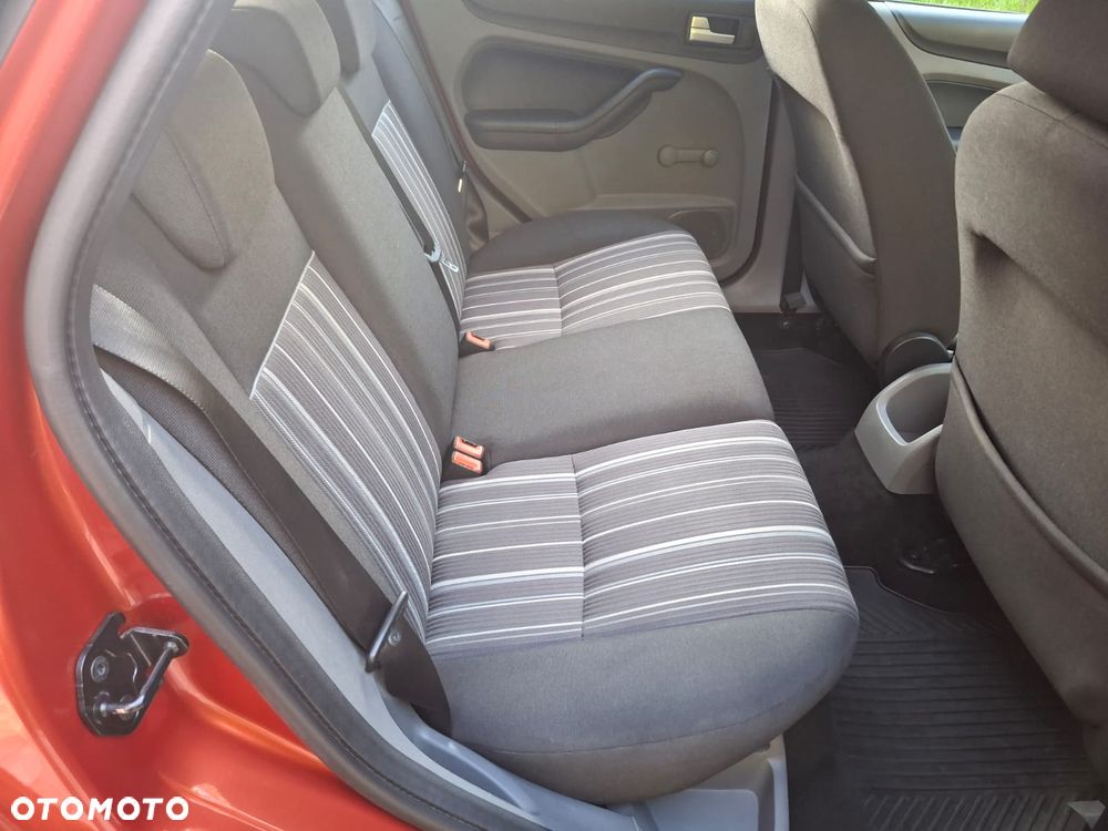 Ford Focus 1.6 16V Connection - 24