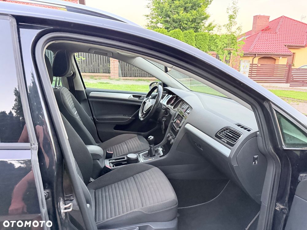 Volkswagen Golf - 10