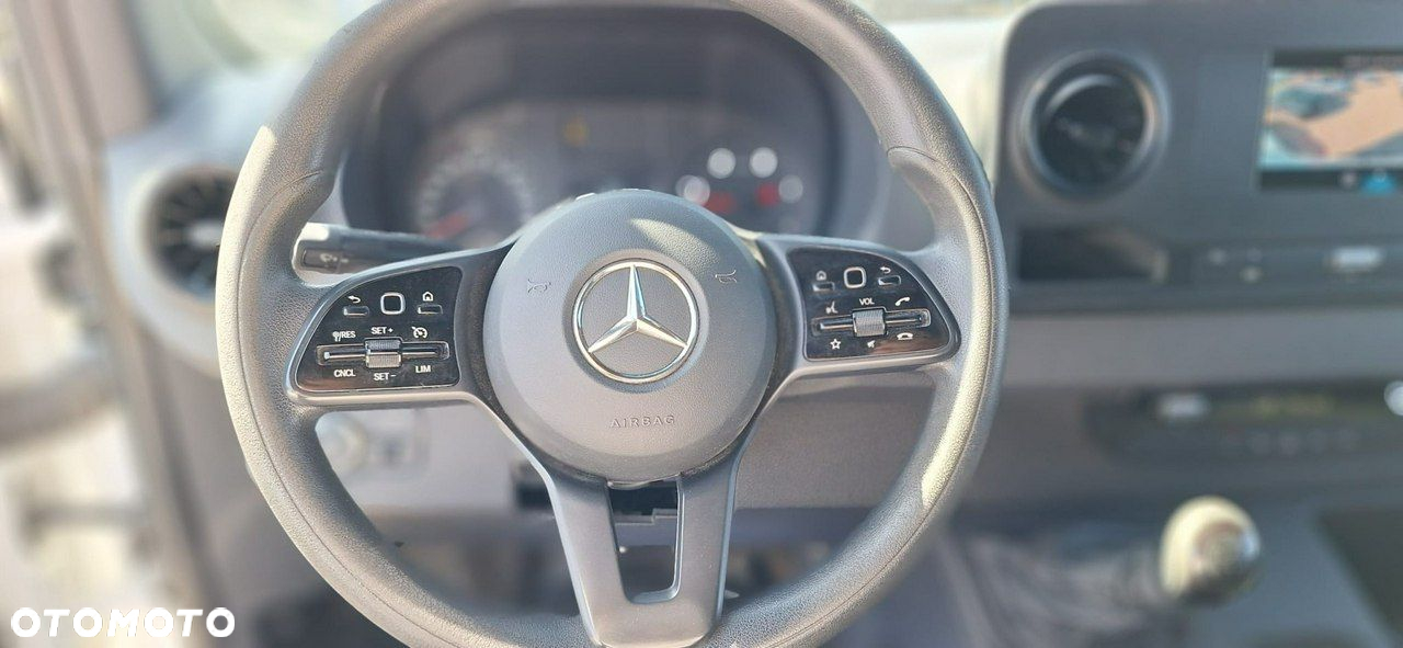 Mercedes-Benz Sprinter - 12