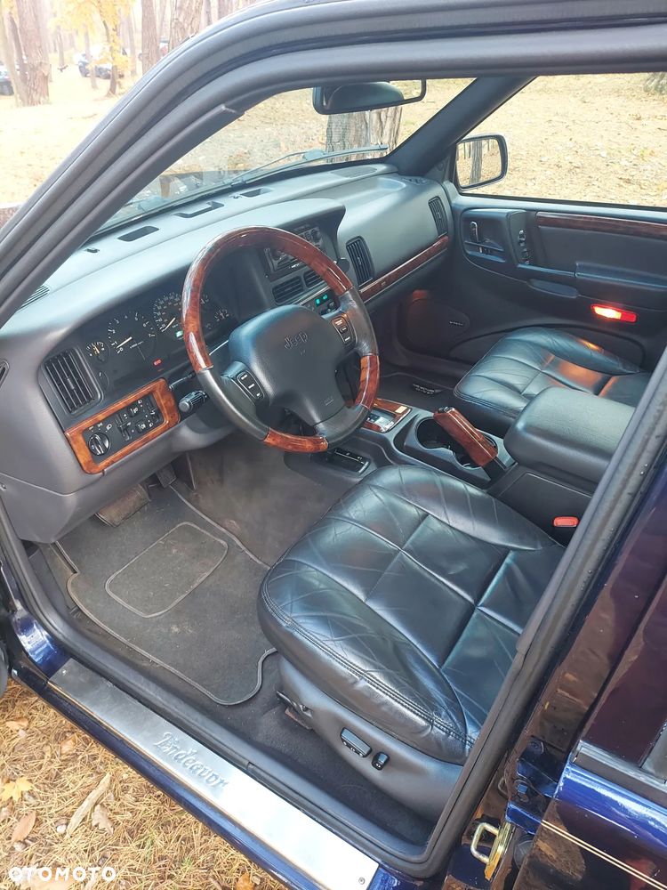 Jeep Grand Cherokee - 16