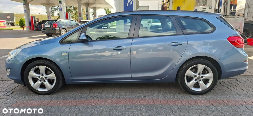 Opel Astra 1.6 Turbo Design Edition - 25