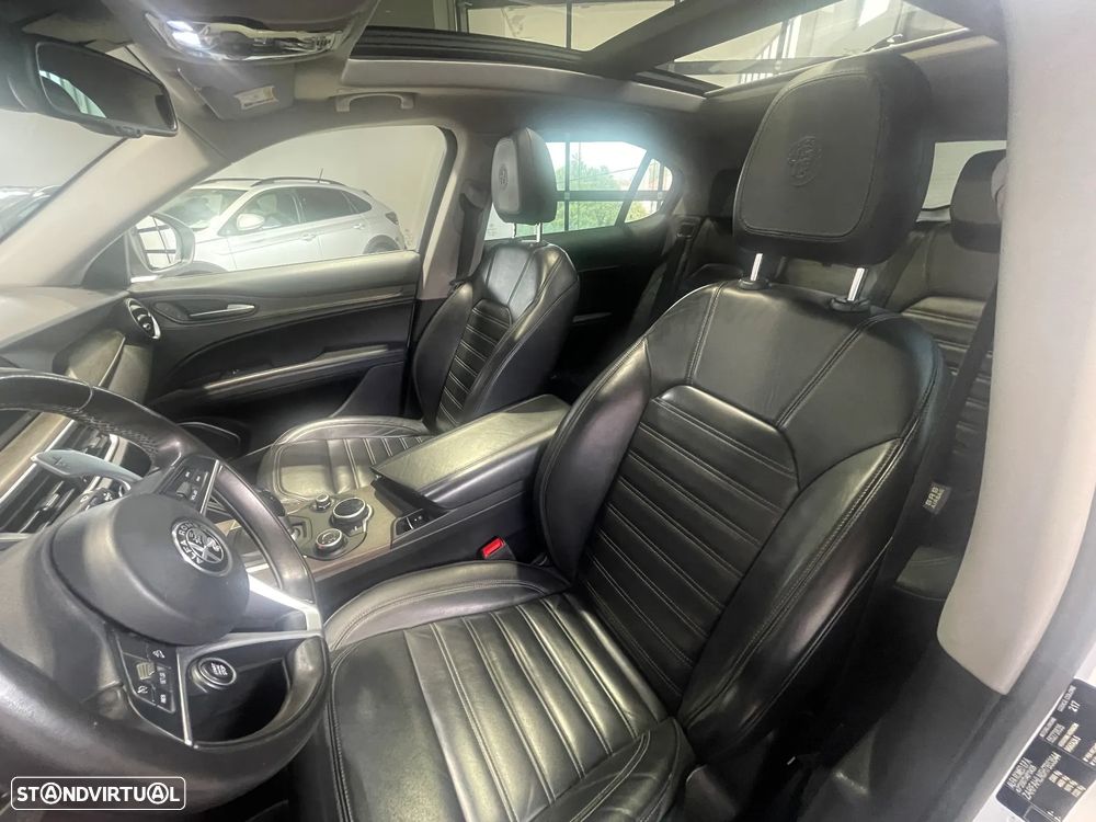 Alfa Romeo Stelvio - 6