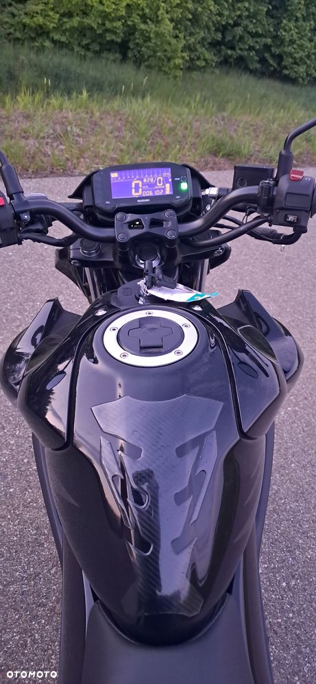 Suzuki GSX - 27