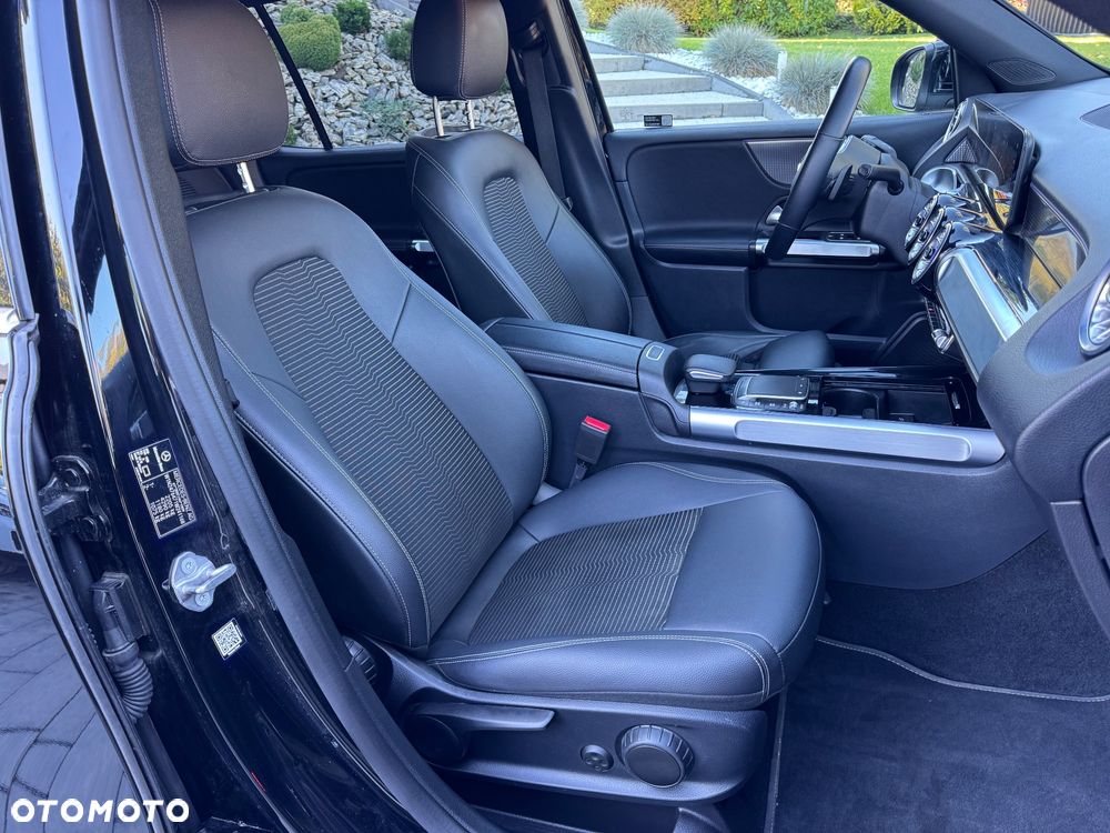 Mercedes-Benz GLB 250 4-Matic Progressive 8G-DCT - 24