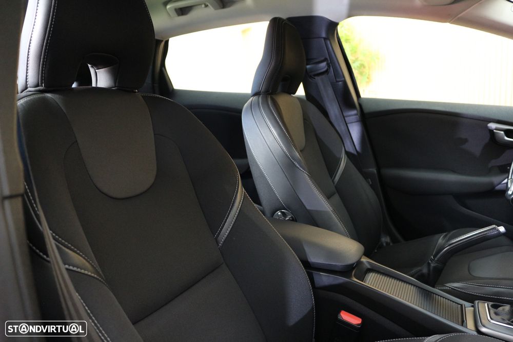 Volvo V40 2.0 D3 Momentum - 29