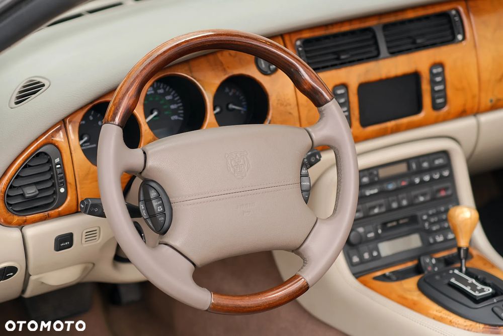 Jaguar XK8 - 26