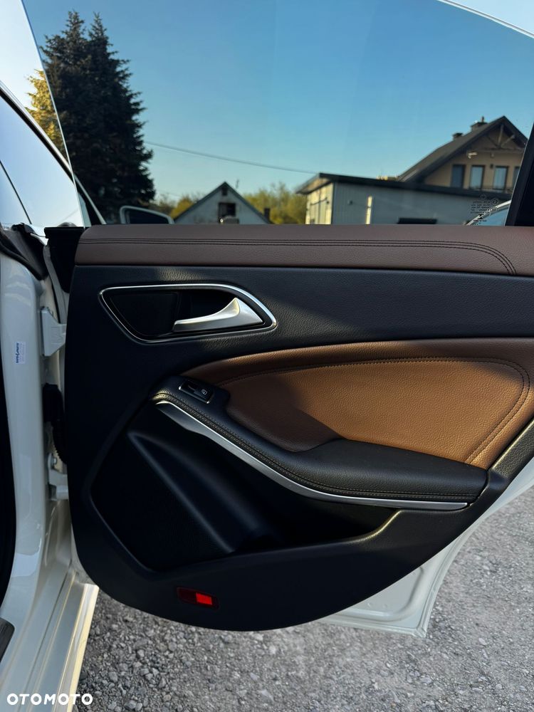 Mercedes-Benz CLA 250 7G-DCT UrbanStyle Edition - 10