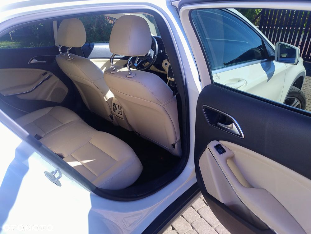 Mercedes-Benz GLA - 14