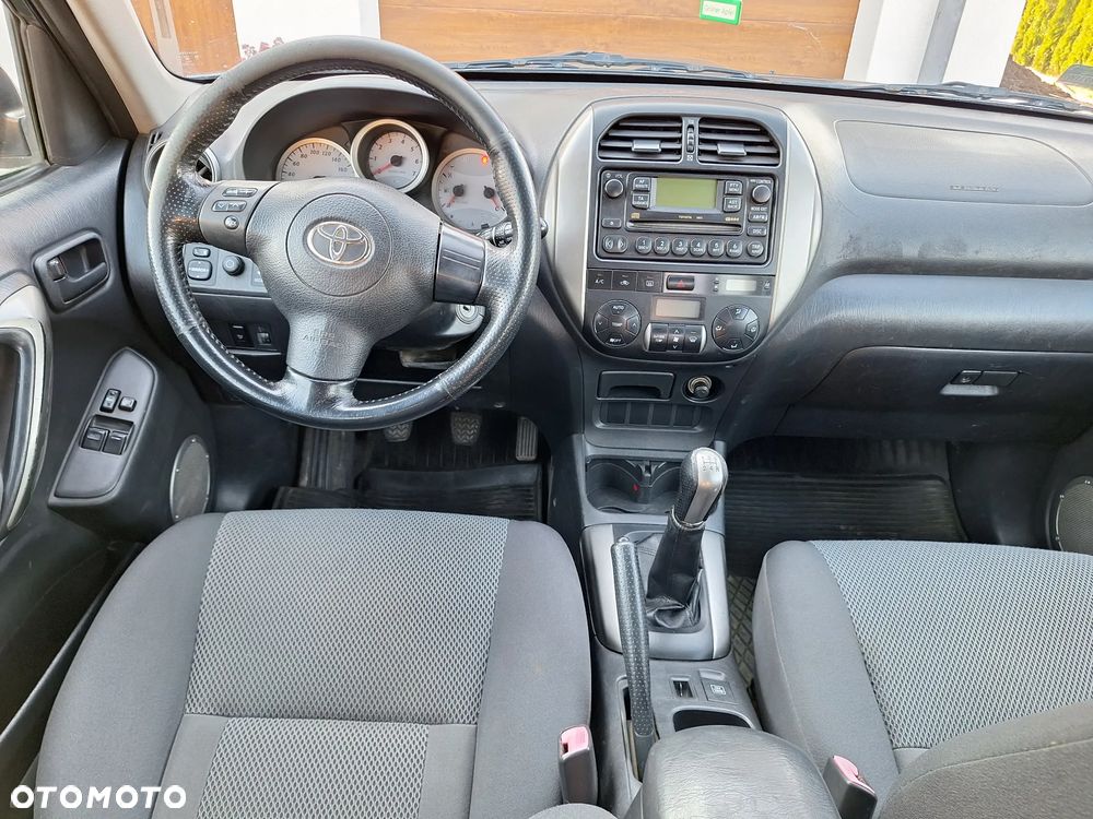 Toyota RAV4 D-4D 4x4 - 5