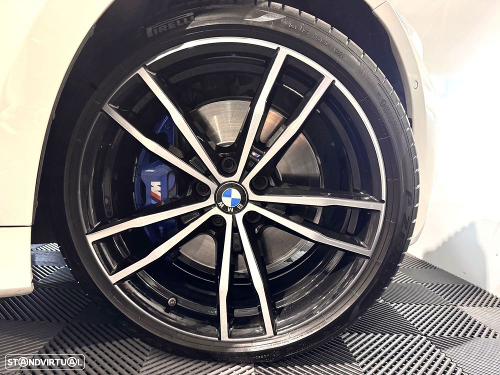 BMW 330 e Touring Pack Desportivo M Auto - 52