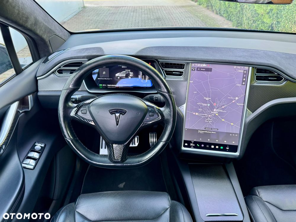 Tesla Model X - 12