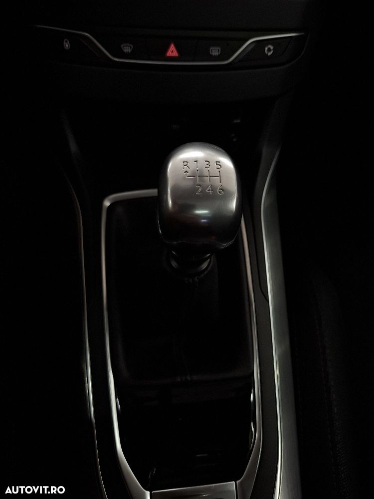 Peugeot 308 1.2 L PureTech Turbo Allure - 24