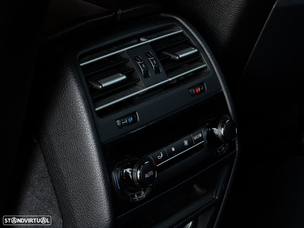 BMW 740 d xDrive Pack M - 29