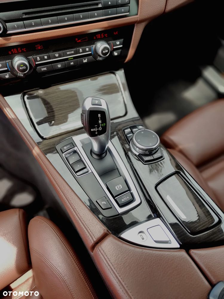 BMW Seria 5 520d Luxury Line - 16