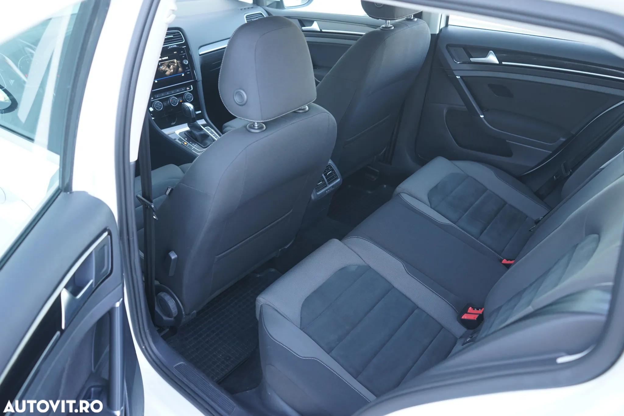 Volkswagen Golf Variant 2.0 TDI SCR DSG Highline - 23